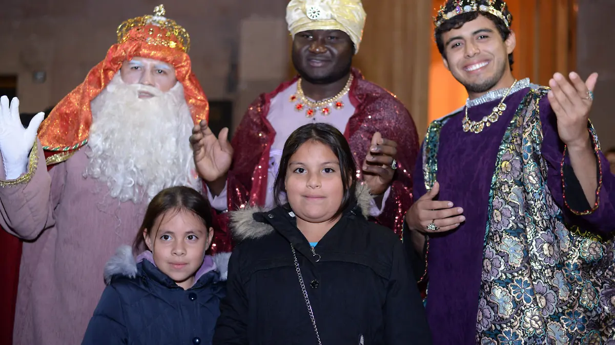 DSC_6747_Zoe lopez y jimena con reyes magos